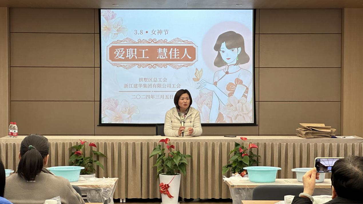 趣味扎染艺 巧手展风采——金沙js9线路中心工会开展妇女节活动